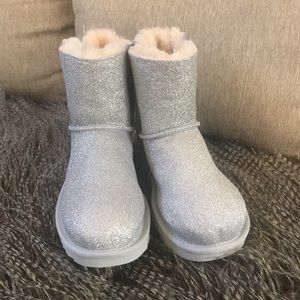 UGG Bailey Bow Sparkle Boots Size 9